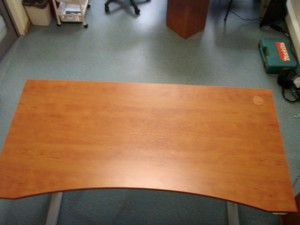 Ergonomiškas reguliuojamo aukščio stalas